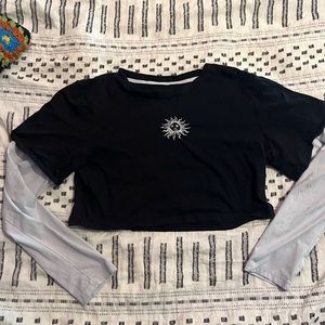 Black cropped sun Tee w long sleeves , Size S